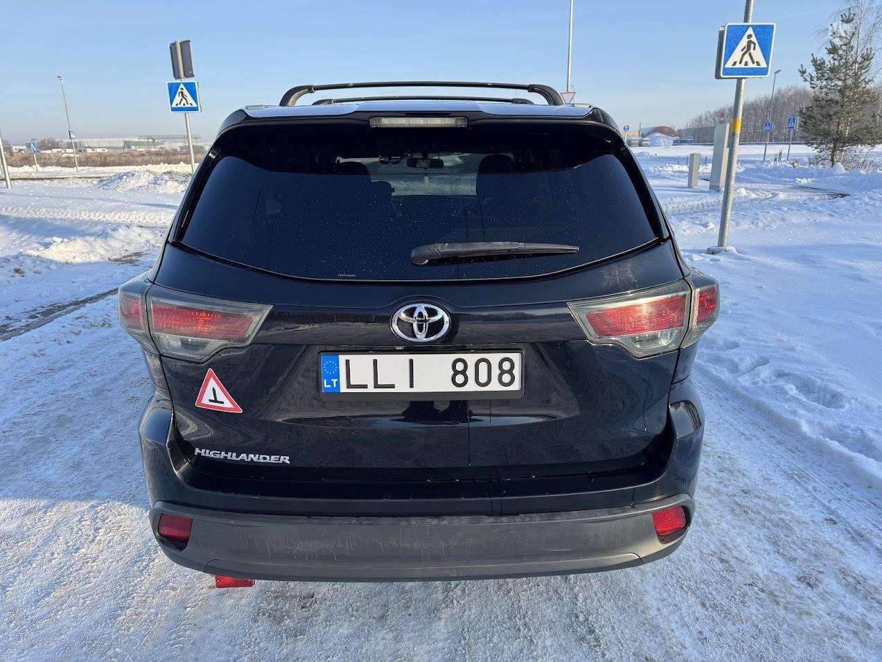 2015 Toyota Highlander - used vehicle for export — photo 3 of 4