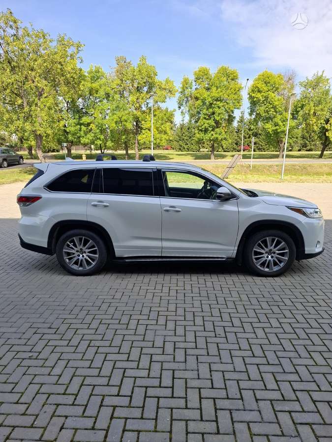 Toyota Highlander from RosM Autos inventory