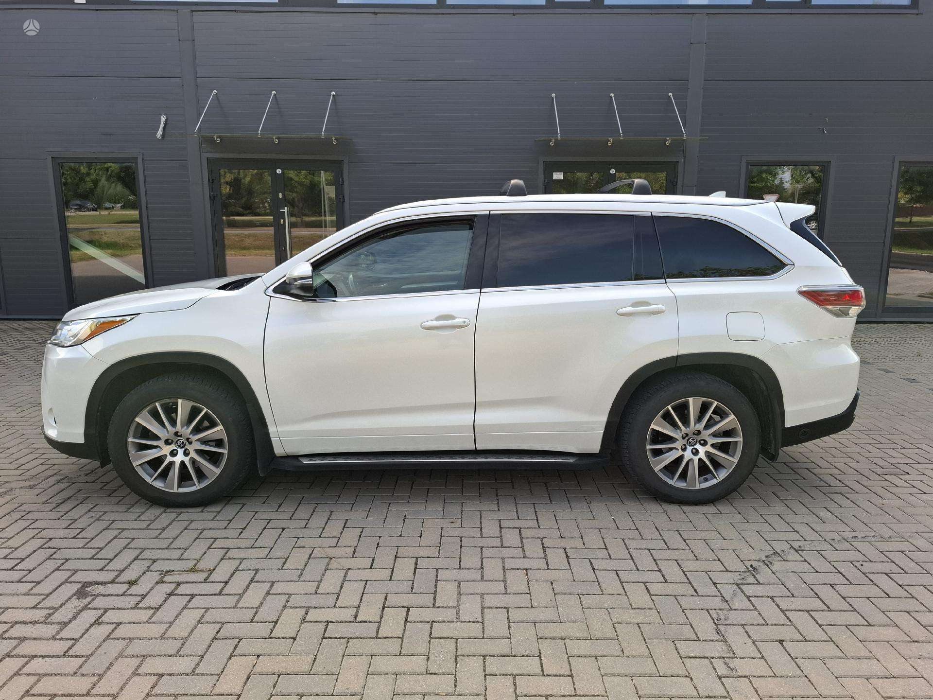 2016 Toyota Highlander - used vehicle for export — photo 3 of 4