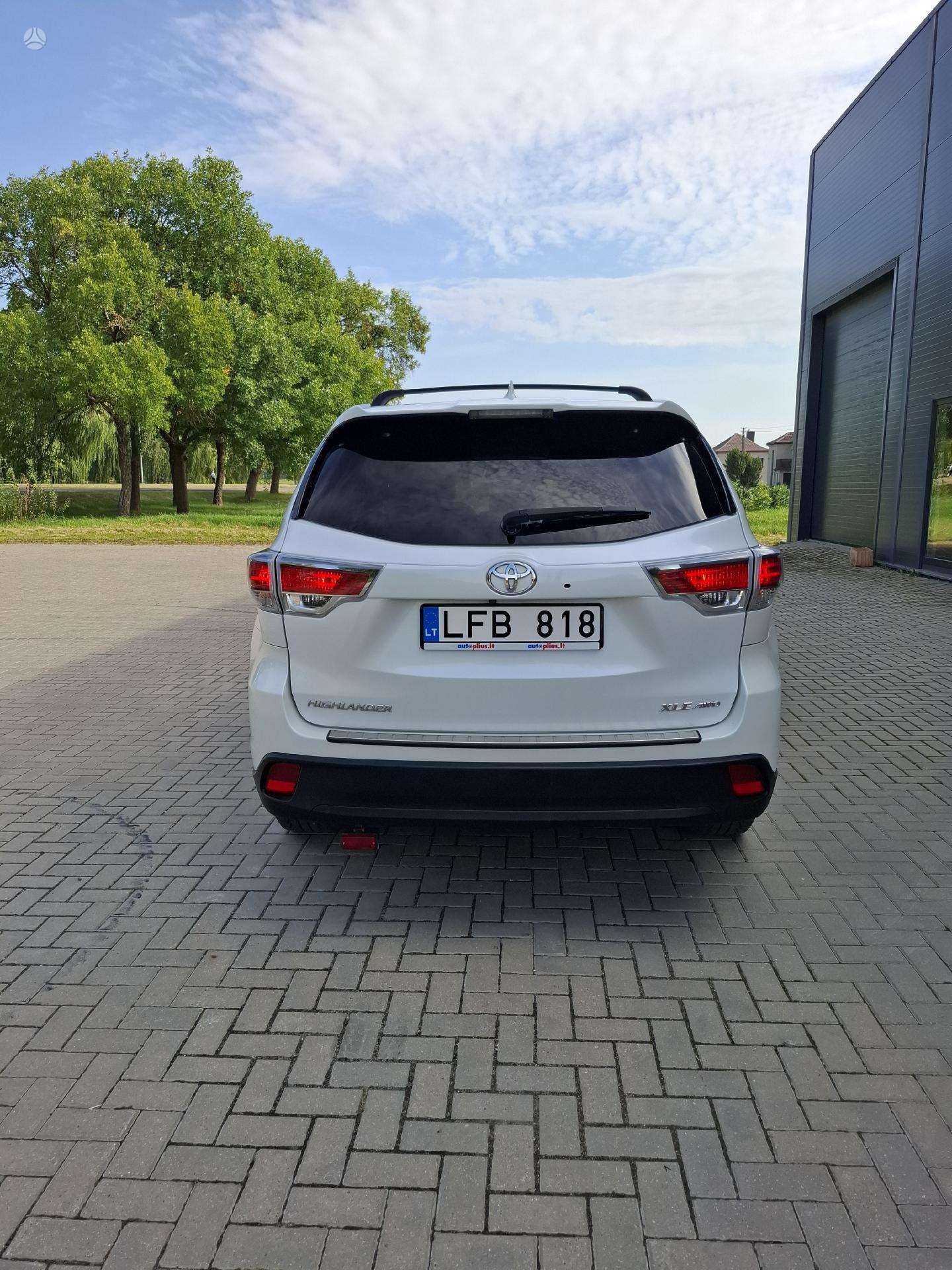 2016 Toyota Highlander - used vehicle for export — photo 4 of 4