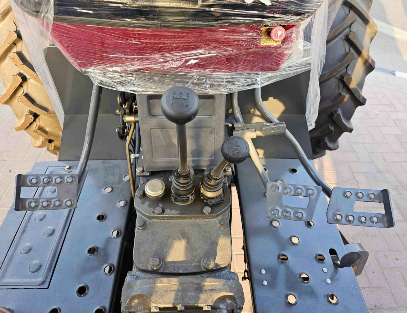 Massey Ferguson 390 TRACTOR / DIESEL / M/T / 4WD - tractor for export — photo 10 of 16