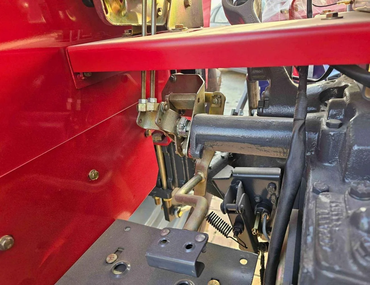 Massey Ferguson 390 TRACTOR / DIESEL / M/T / 4WD - tractor for export — photo 15 of 16