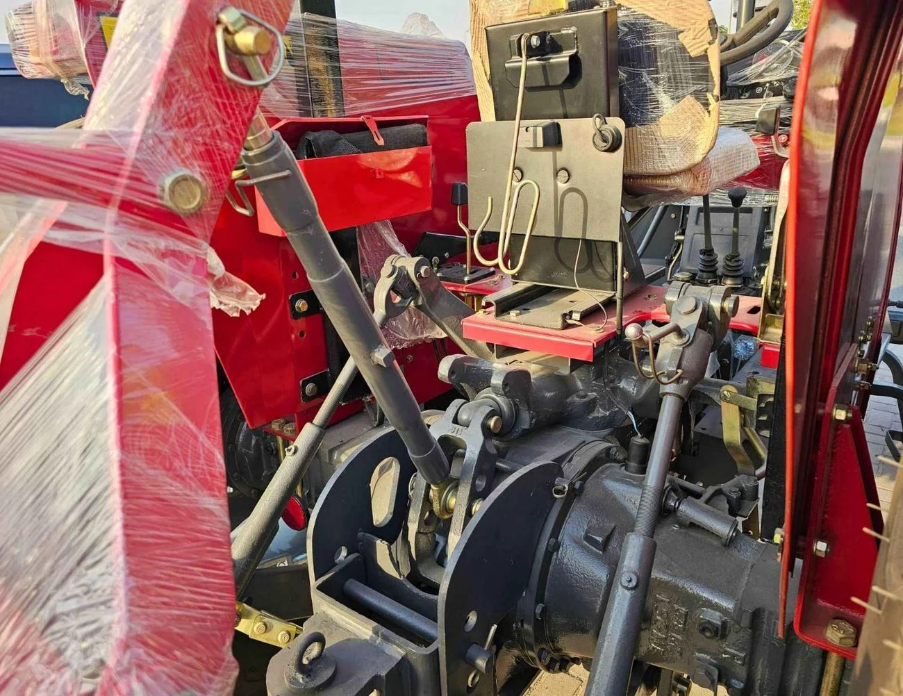 Massey Ferguson 390 TRACTOR / DIESEL / M/T / 4WD - tractor for export — photo 6 of 16