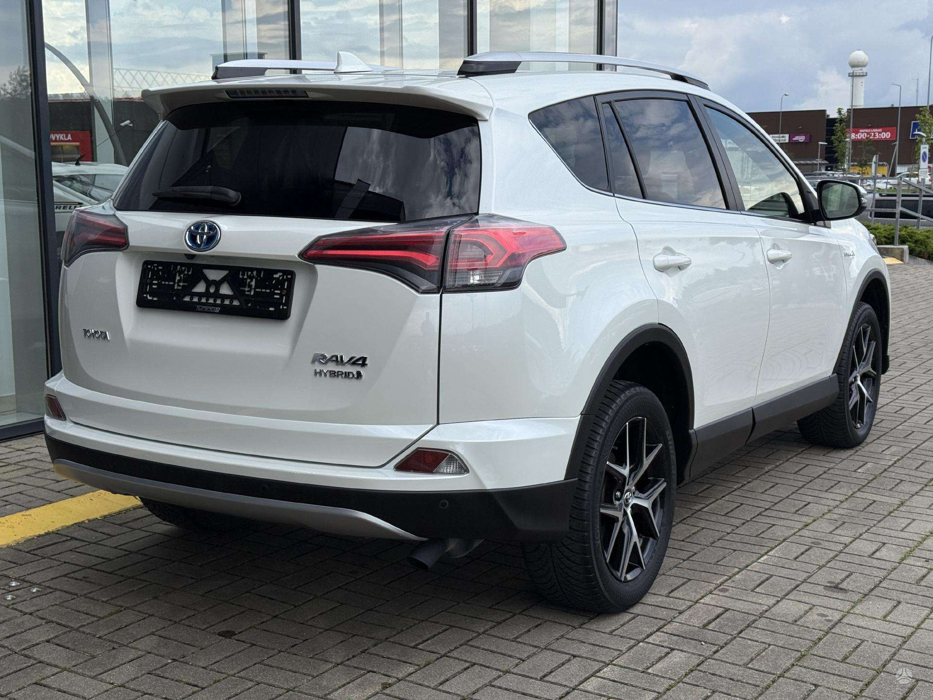 2017 Toyota RAV4 - used vehicle for export — photo 3 of 4