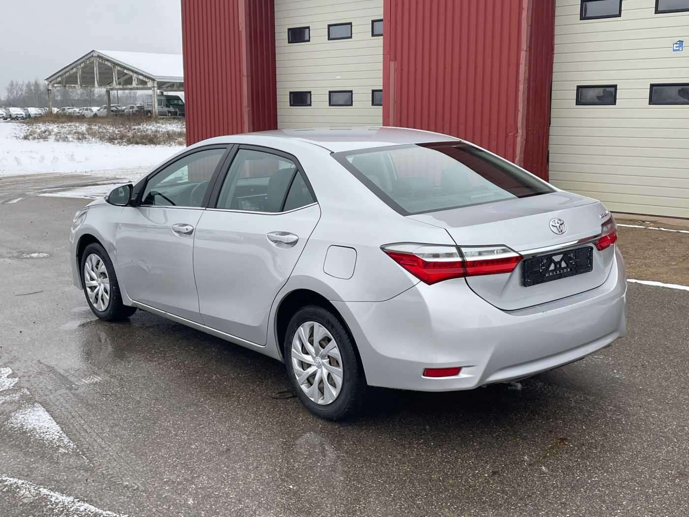 2018 Toyota Corolla - used vehicle for export — photo 3 of 3