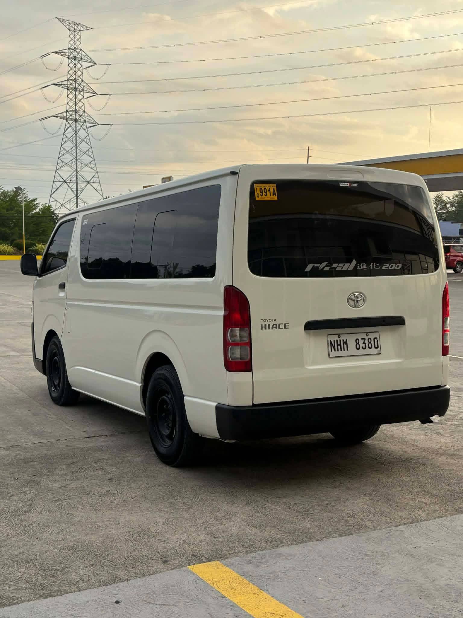 2020 TOYOTA HIACE VAN - used vehicle for export — photo 3 of 4