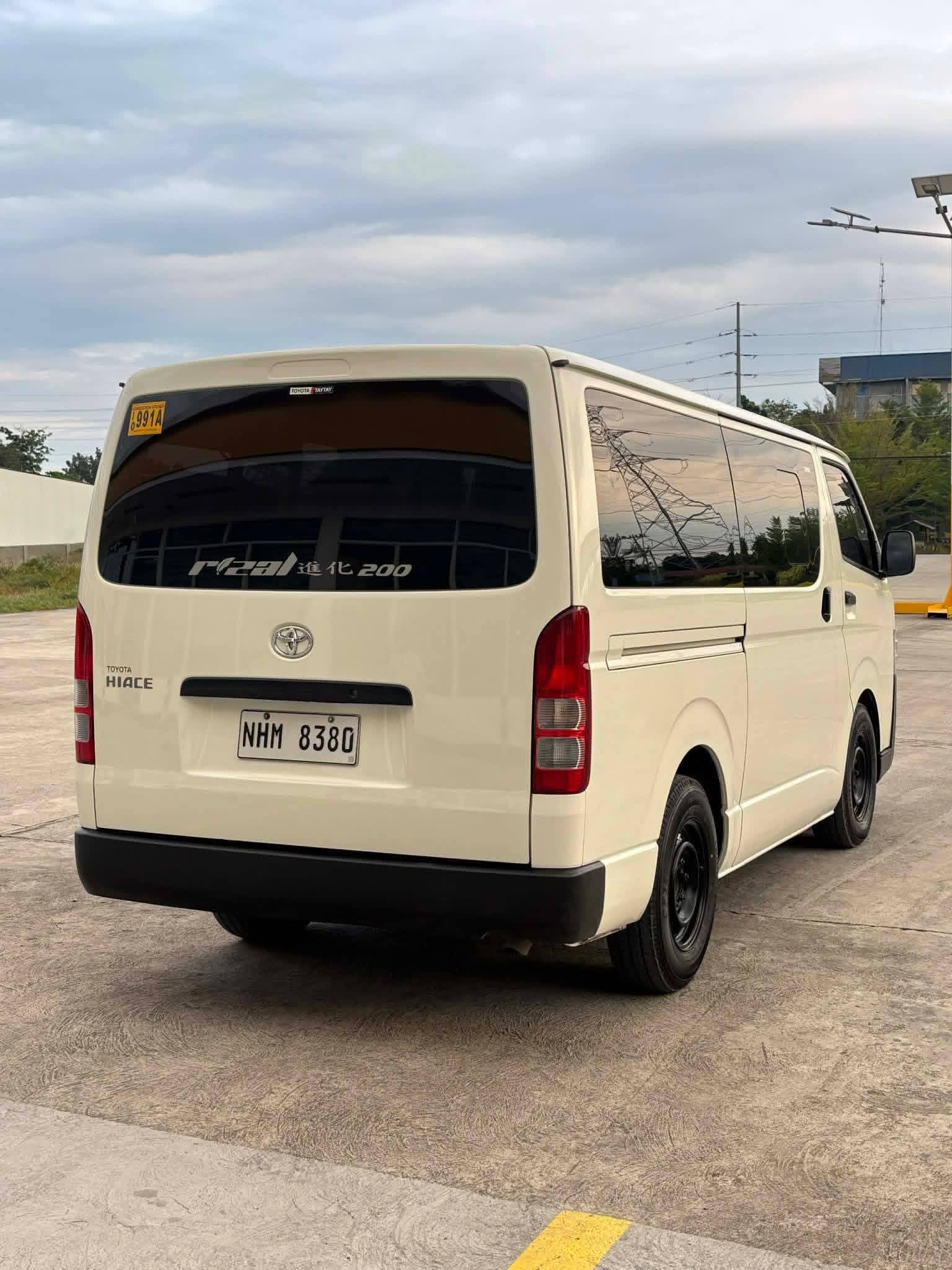 2020 TOYOTA HIACE VAN - used vehicle for export — photo 4 of 4